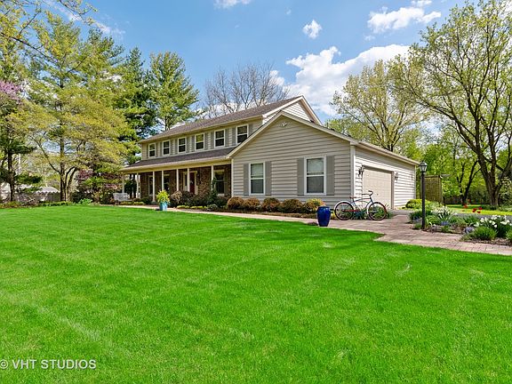 4th image of 35W915 Fieldcrest Dr
