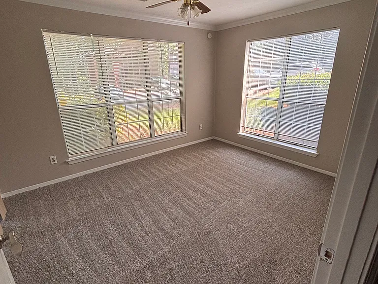 5552 Mountain Springs Cir — Photo 16
