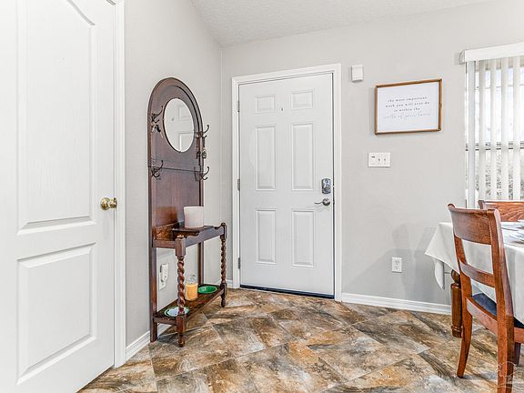 5th image of 413 Childers St