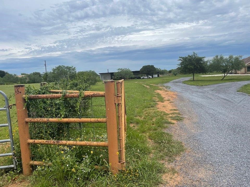 17 Los Lobos Blvd, Hebbronville, TX 78361 MLS 419660 Zillow