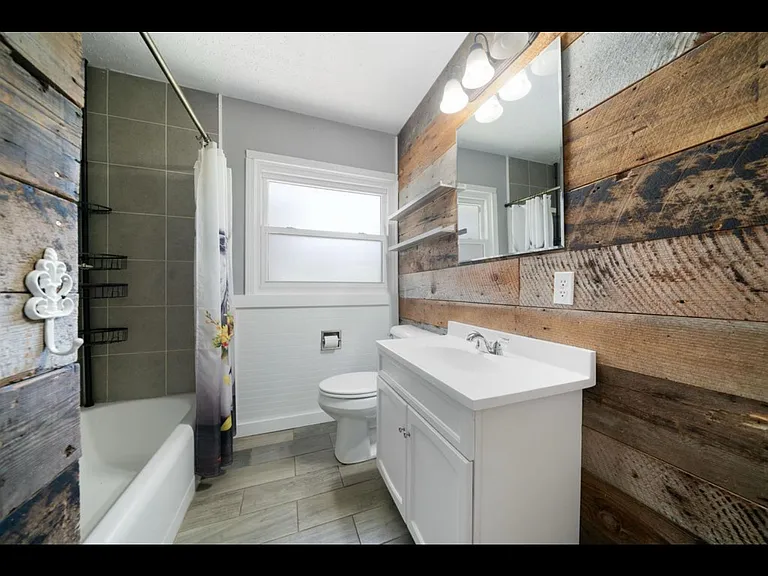 522 Division St — Photo 15