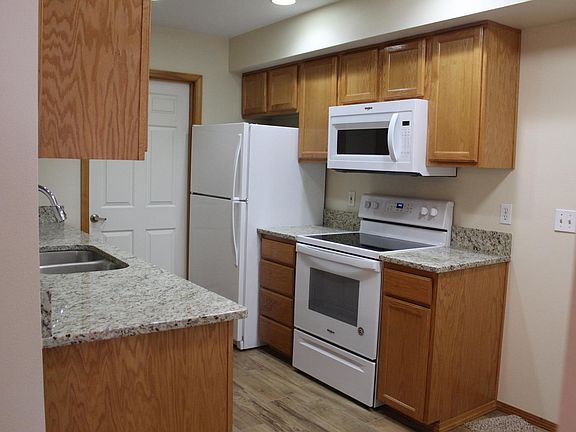 3rd image of 7912 170th Ave NE Unit 202