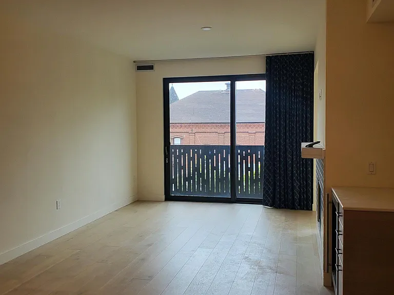 1598 Bay St #300 — Photo 19