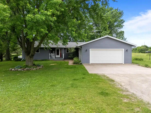 N5495 Spring Creek Rd, Manawa, WI 54949