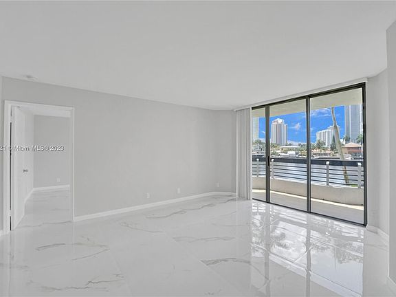 3rd image of 19195 Mystic Pointe Dr APT 207