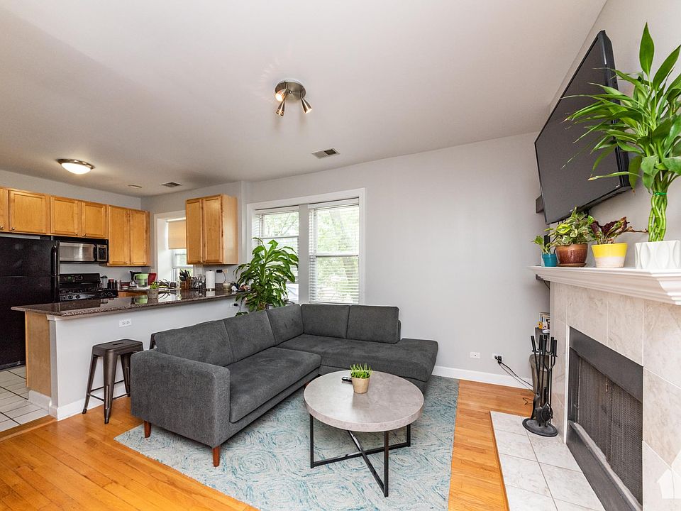 1st image of 4201 N Sawyer Ave #3C