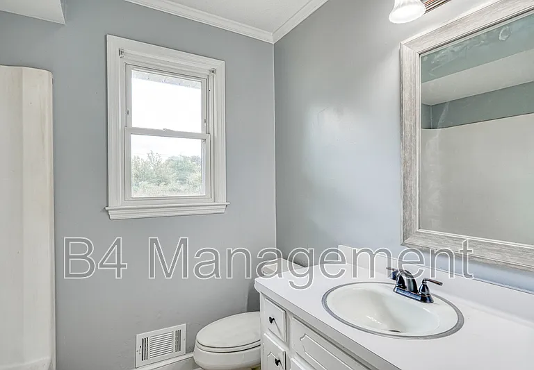 835 Archer Rd — Photo 9