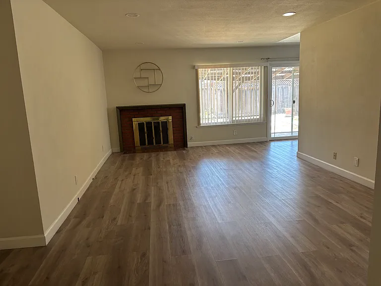 392 Henderson Dr — Photo 5