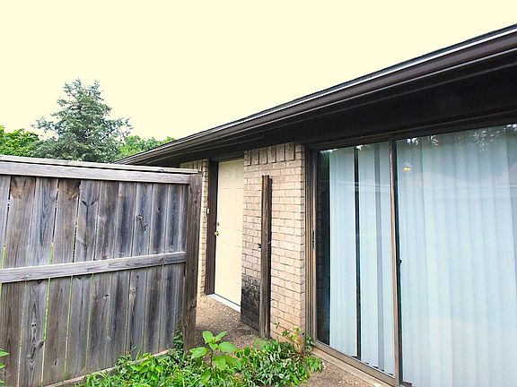 3rd image of 102 Parklane Dr
