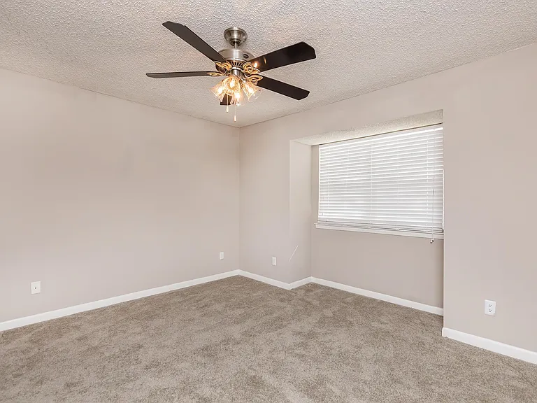COMFORTABLE BEDROOM