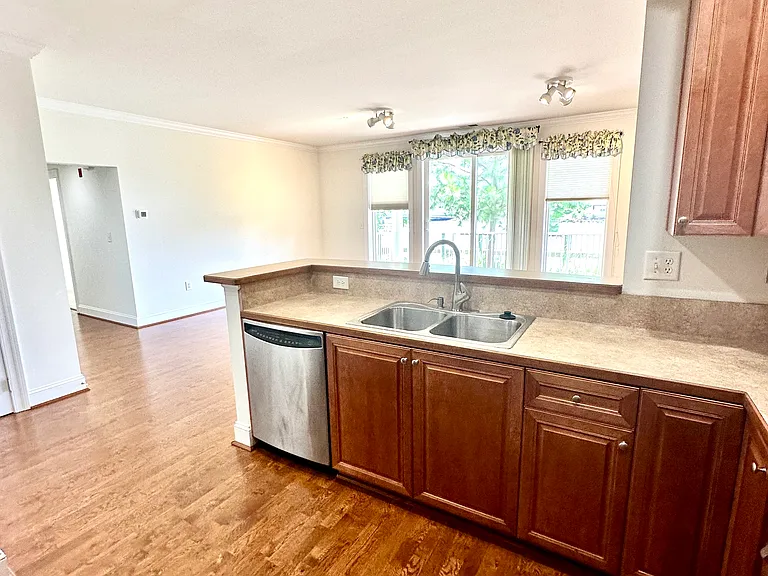 955 Bolling Ave #103 — Photo 5