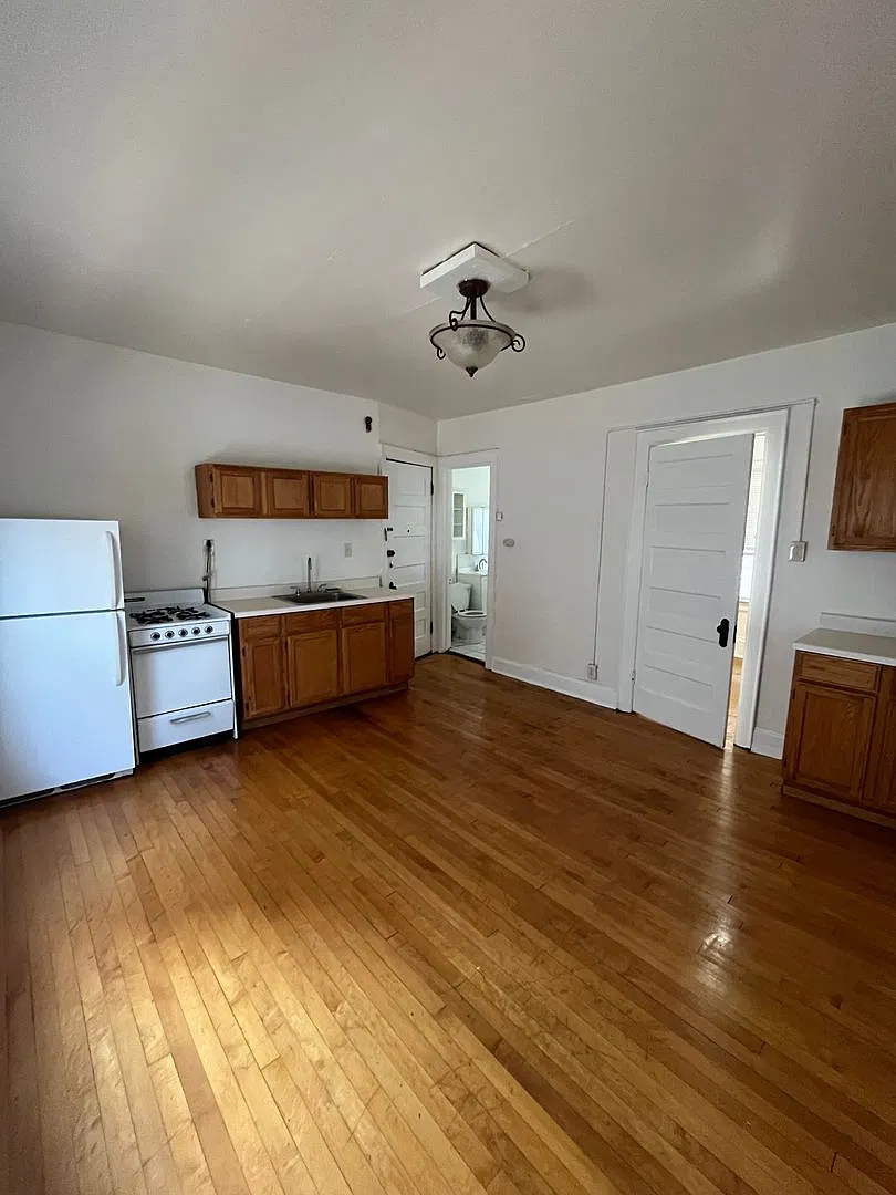 Bright 2 Bed / 1 Bath off Brady St | Free Laundry & Pet-Friendly — Photo 3