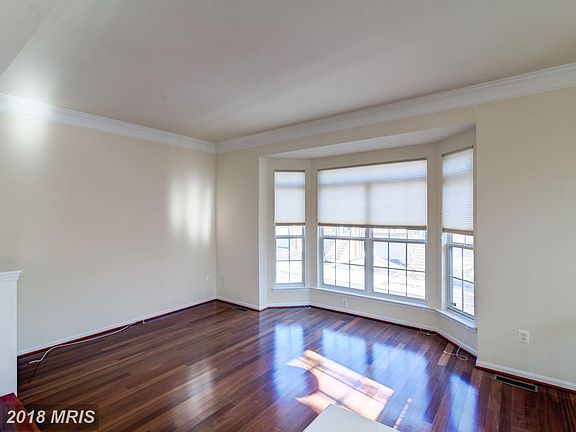 4th image of 2972 Lismore Ln