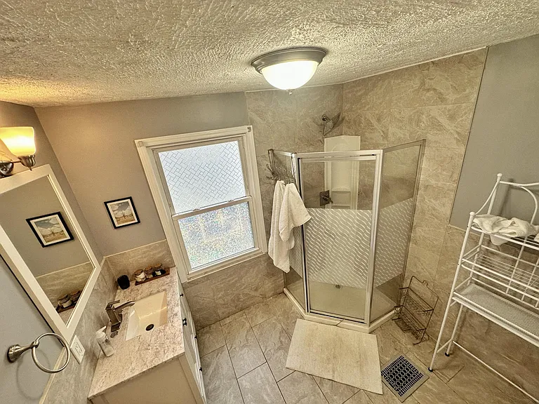 401 Meigs St #B — Photo 15