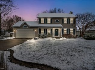 26989 Valeside Ln, Olmsted Township, OH