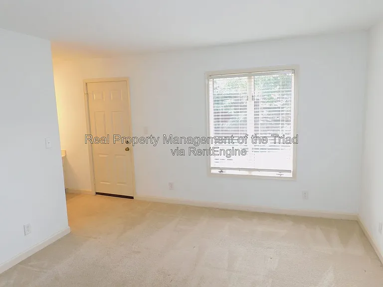 805 W McGee St #B — Photo 10