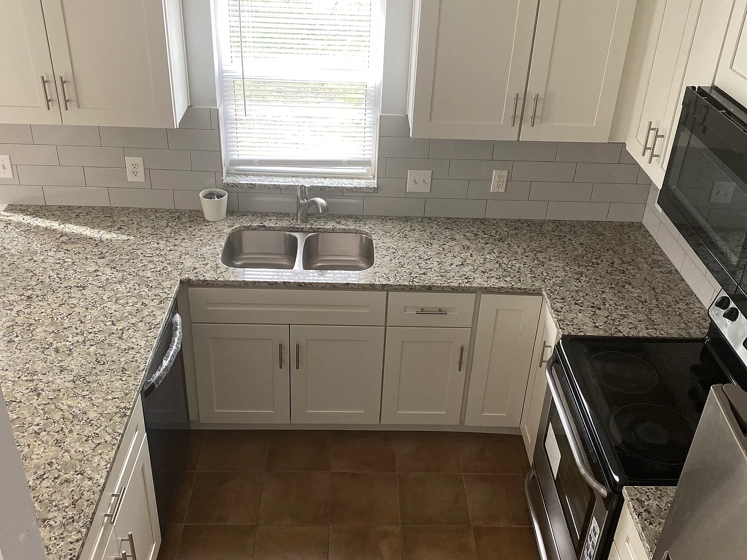 3 bed, 2.5 bath, 1690 sqft, $1,690 — Photo 4