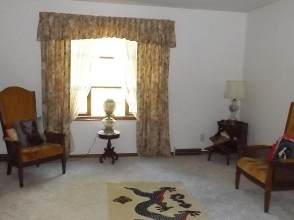 3rd image of 110 Lorraine Blvd