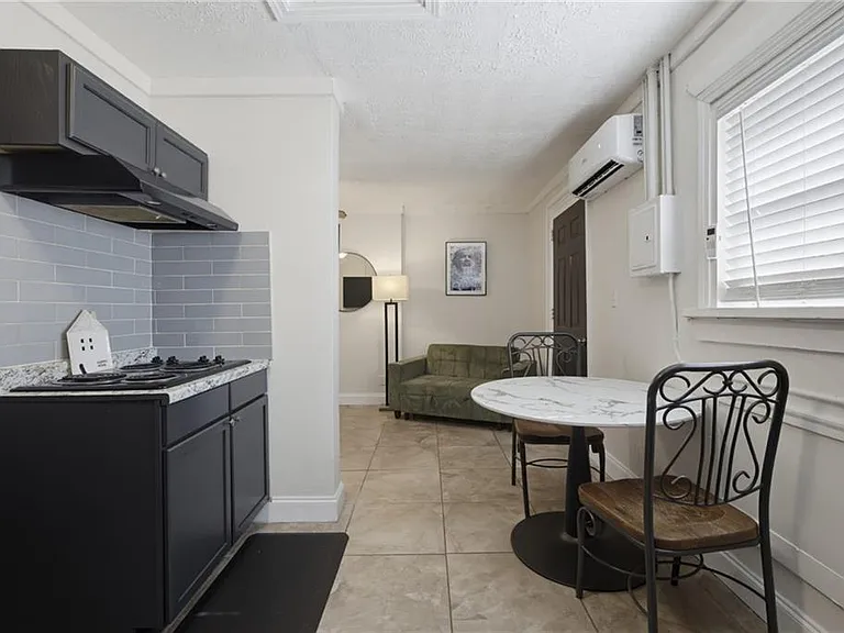 235 Walnut St NW #F — Photo 3