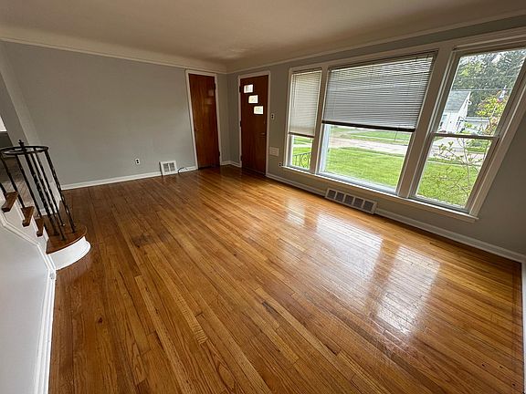 5th image of 15215 Schuyler Ave
