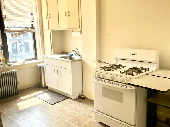 807 Willow Avenue image 3 of 6