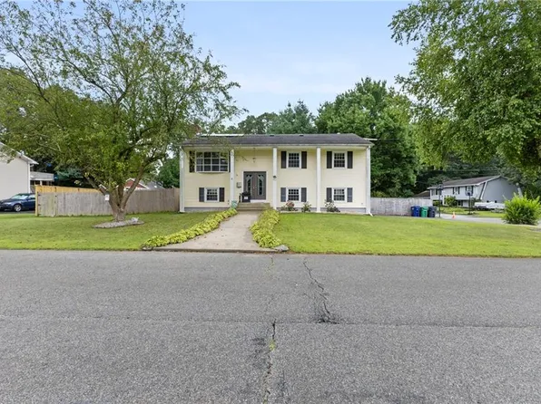 46 Sprague Ave, Warwick, RI 02889