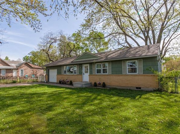 505 S Rogers Rd, Louisburg, KS 66053
