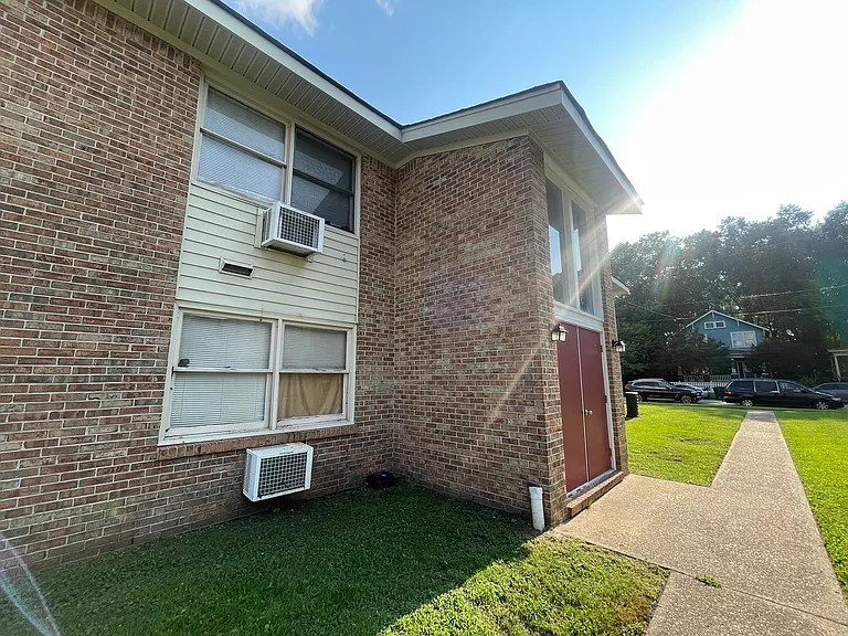 243 Maryland Ave — Photo 2