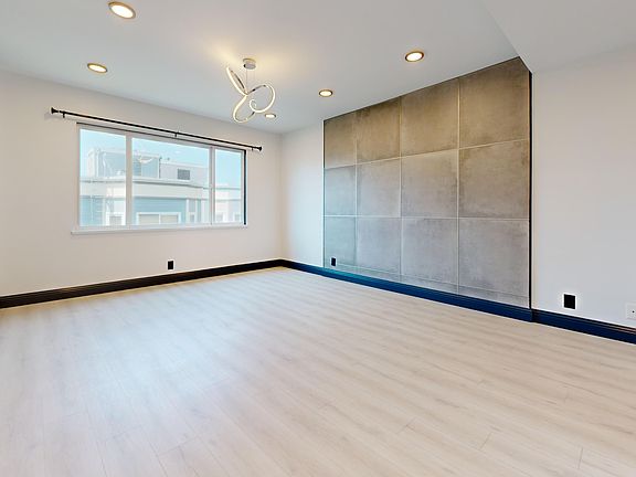 3rd image of 711 La Playa St #3