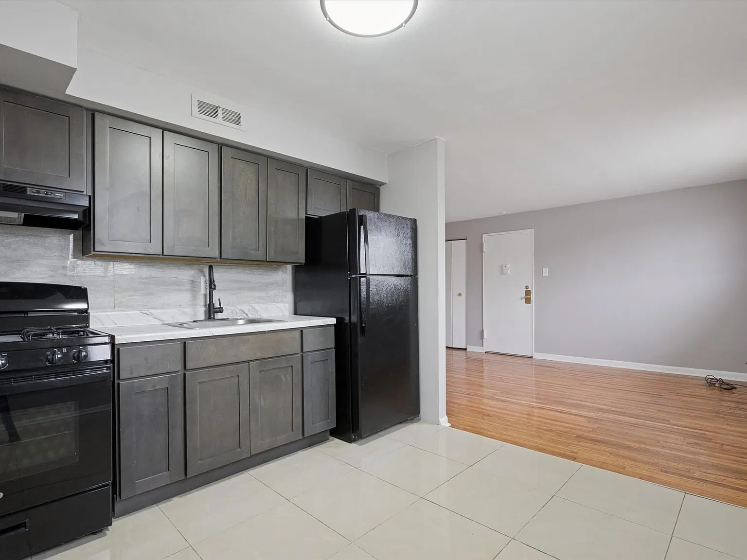 7108 Oxford Ave — Photo 3