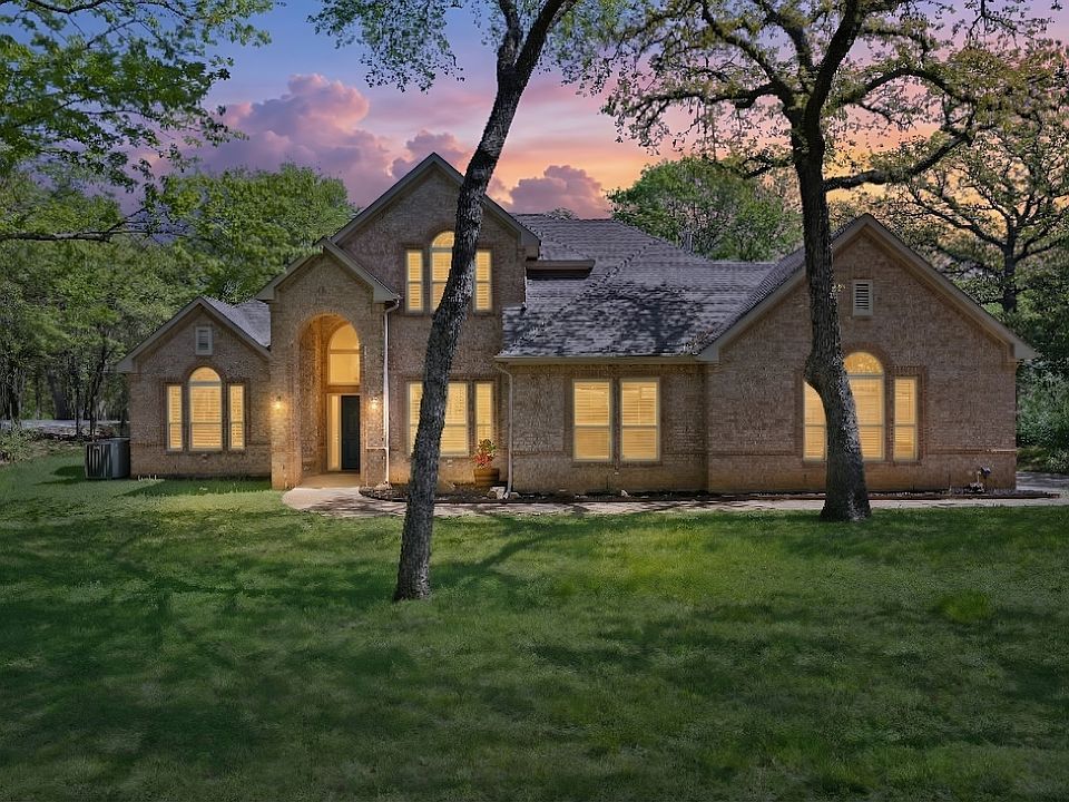 1st image of 621 Diamond Point Dr