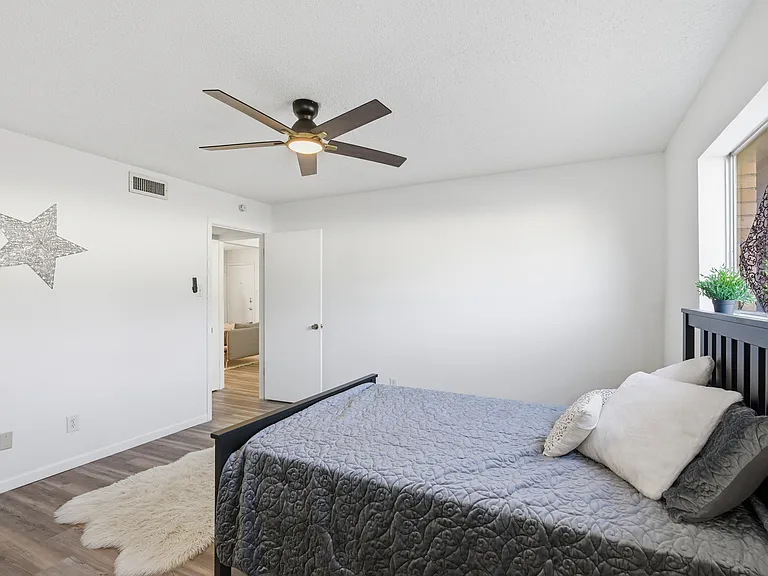 5817 Sandhurst Ln #B — Photo 16