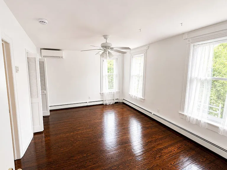 16 Lafayette St #2 — Photo 5