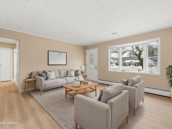 3rd image of 52 Markham Rd