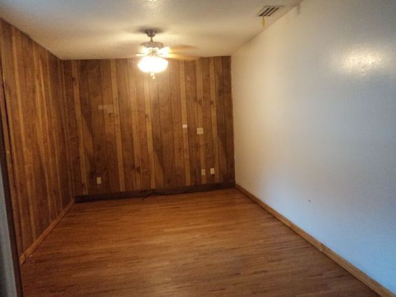 3rd image of 609 E 29th St