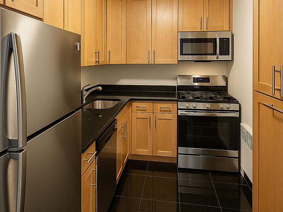 3rd image of 333 E 49th St APT 7K