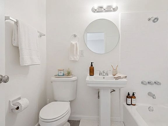 5th image of 327 N Brand Blvd #22