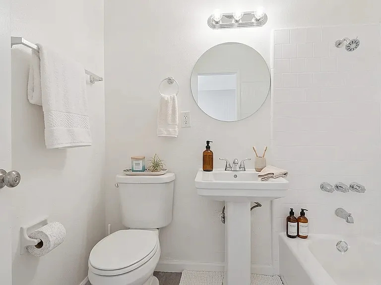 327 N Brand Blvd #22 — Photo 5