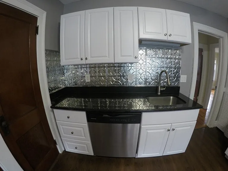 275 Whiting Ln — Photo 2