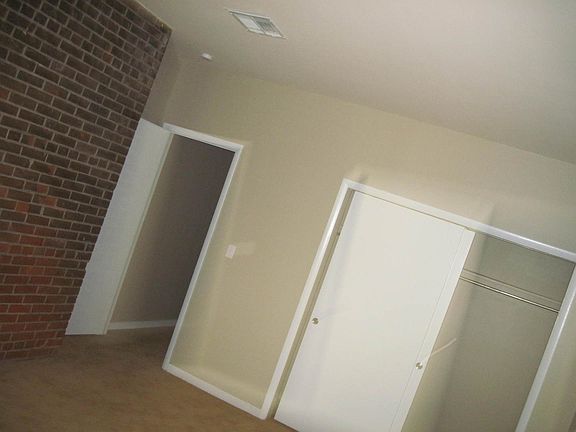 4th image of 124 W King St APT 3D