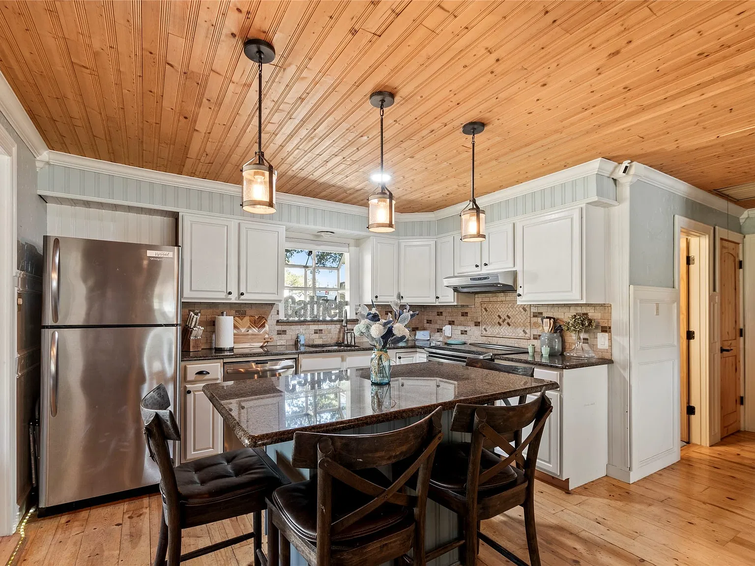 3 bed, 3.0 bath, 2537 sqft, $2,500 — Photo 4