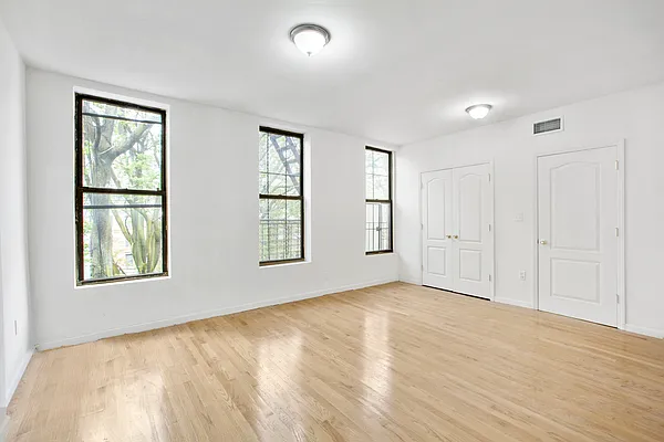 Rented by R New York | media 4