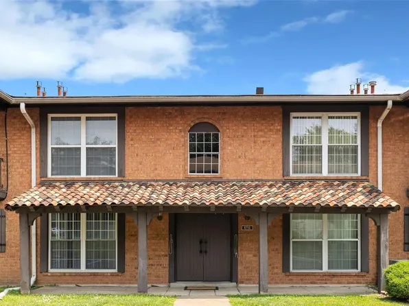 8756 Santa Bella Dr APT A, Hazelwood, MO 63042