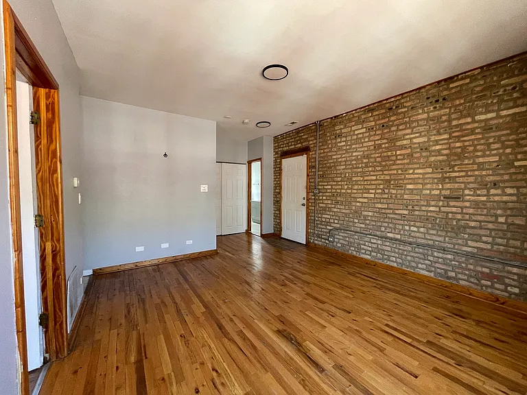 1152 N Harding Ave #3 — Photo 3