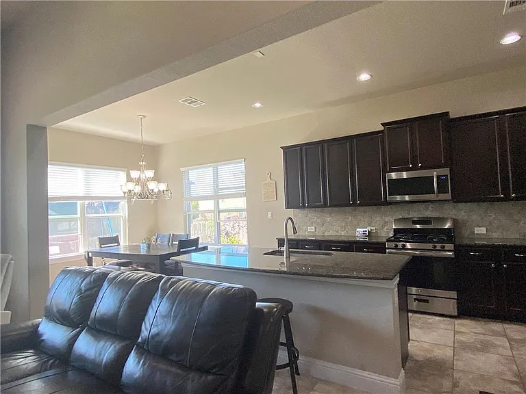 2905 Waterson St — Photo 6