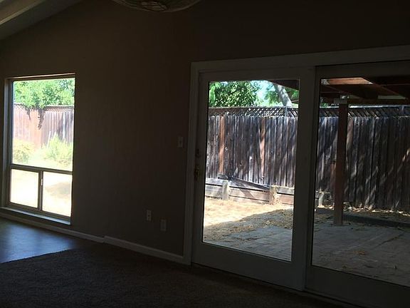 5th image of 3705 Floral Dr