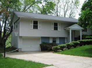 777 Shimer Dr, Freeport, IL 61032