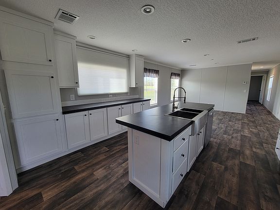 4th image of 11938 156th St