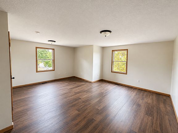 5th image of 865 Clark St N #2