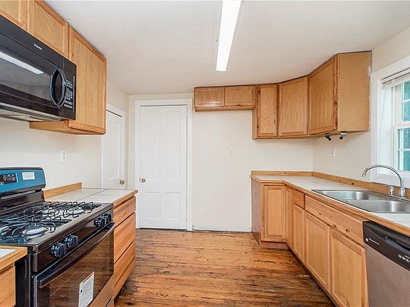 5th image of 810 Avenue E